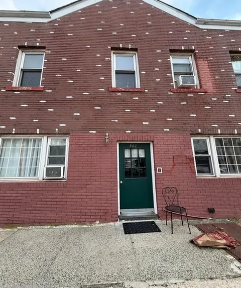 462 Elm St, Kearny